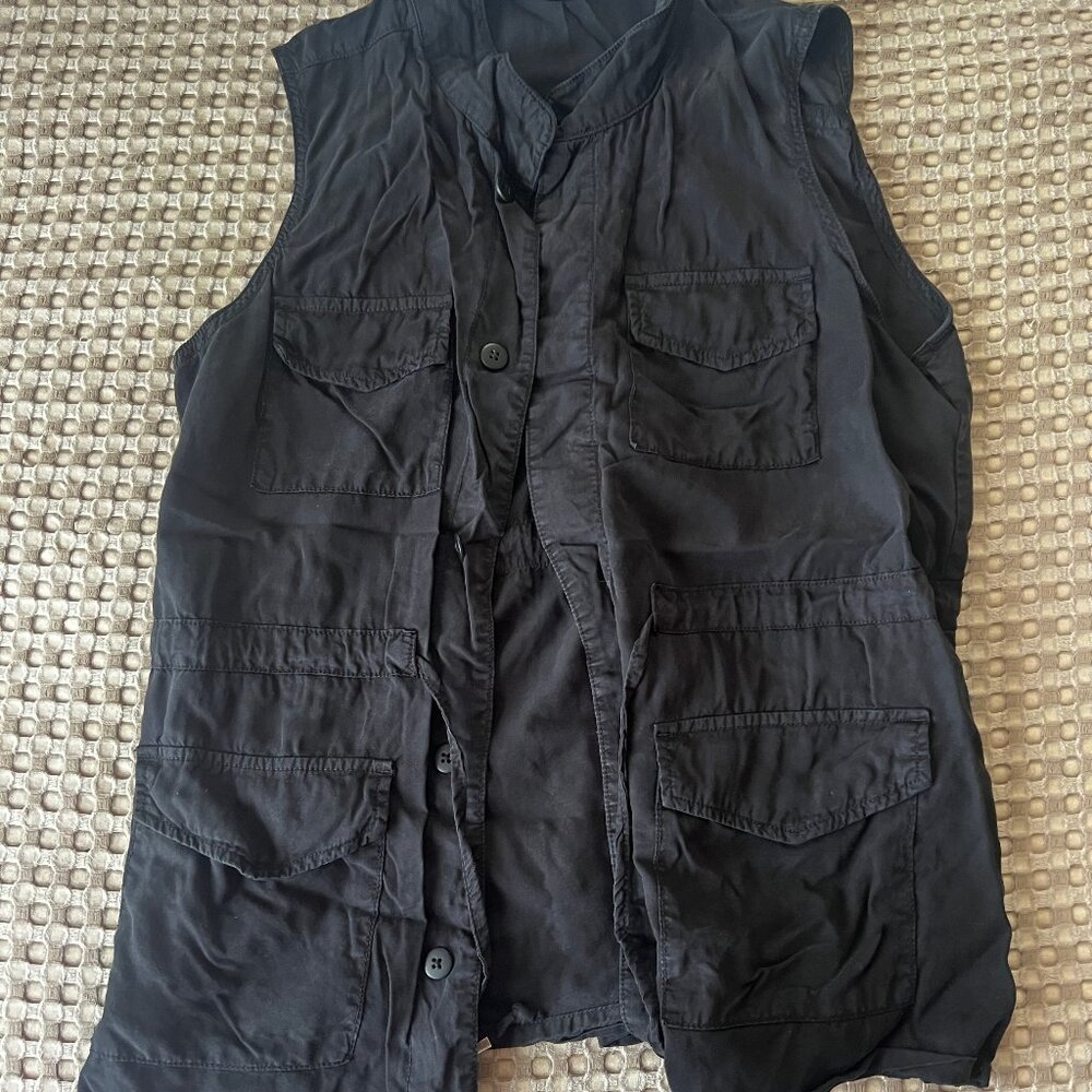 a.n.a. Size Large Black Lightweight Vest